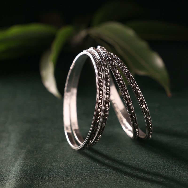 Timeless Tread Silver Bangle