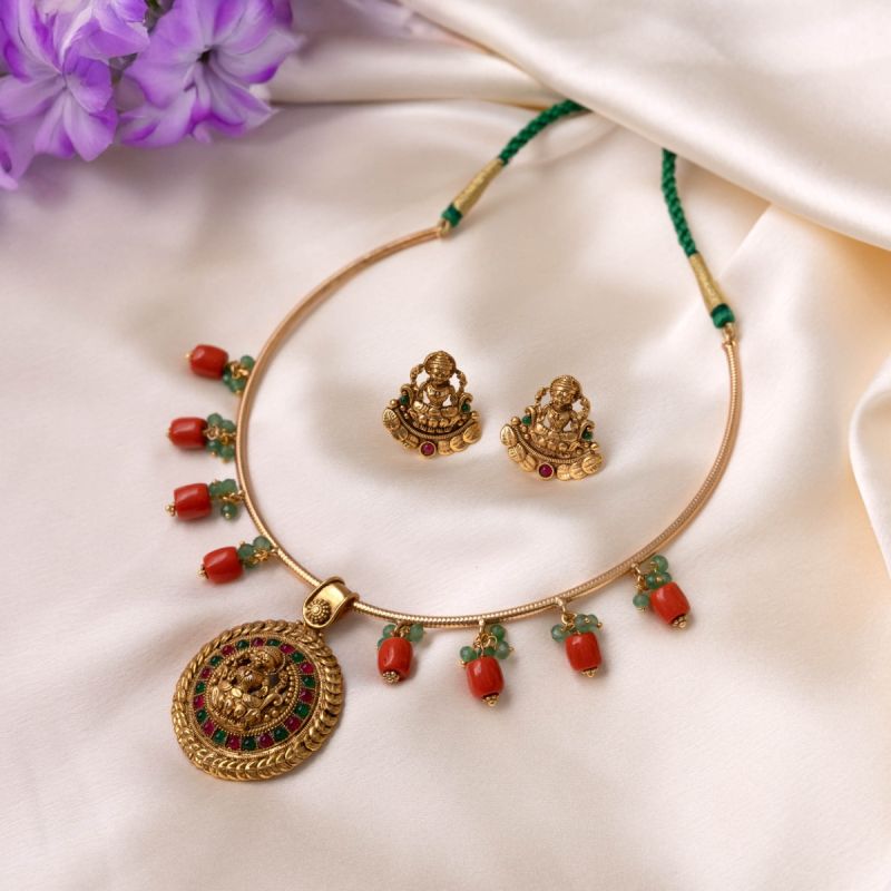 Divine Detail Necklace Set