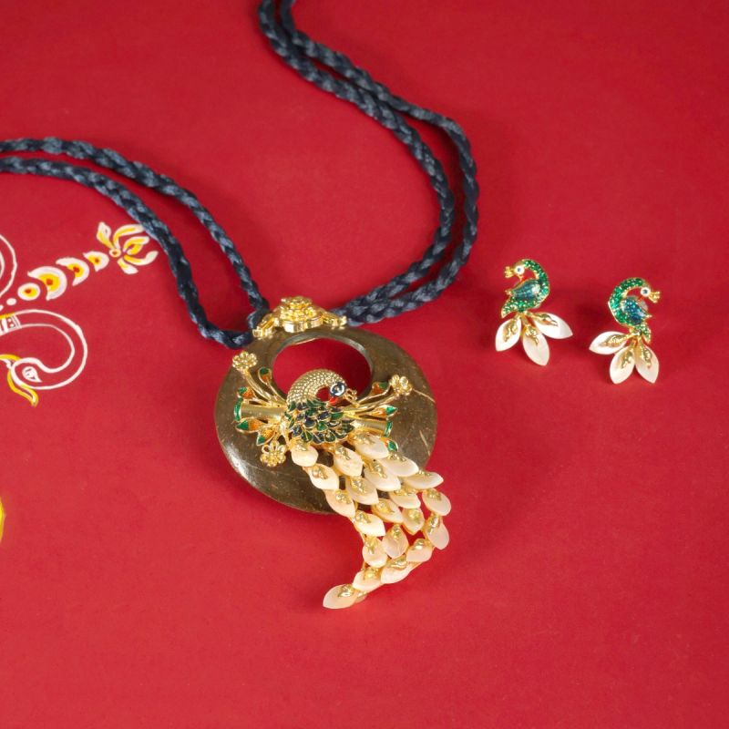 Feathered Frenzy Necklace Set