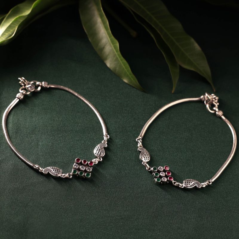 Slay Steps Silver Payal Set