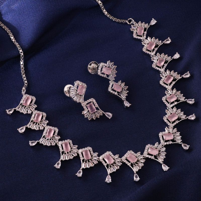 Exquisite Crimson Treasure Necklace Set