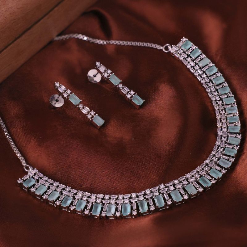 Mysterious Shiny Passion Necklace Set