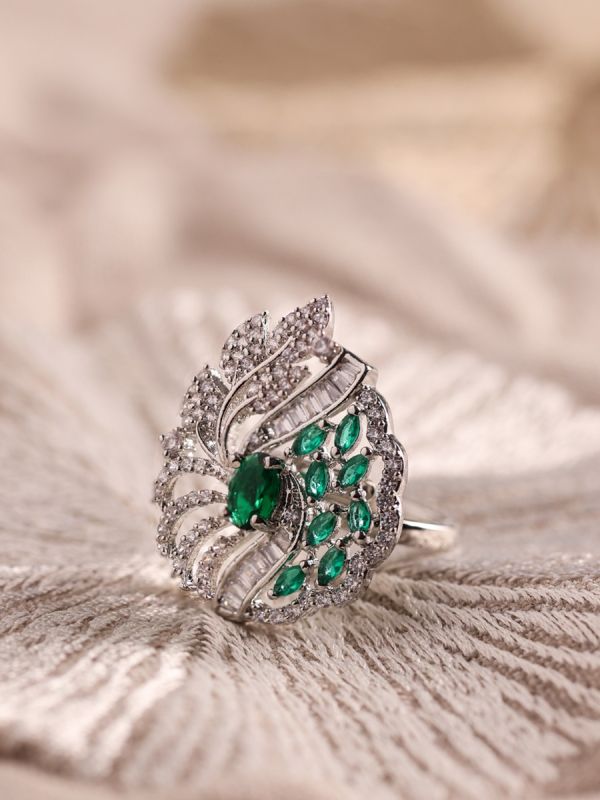 Grand Feathery Charm Ring