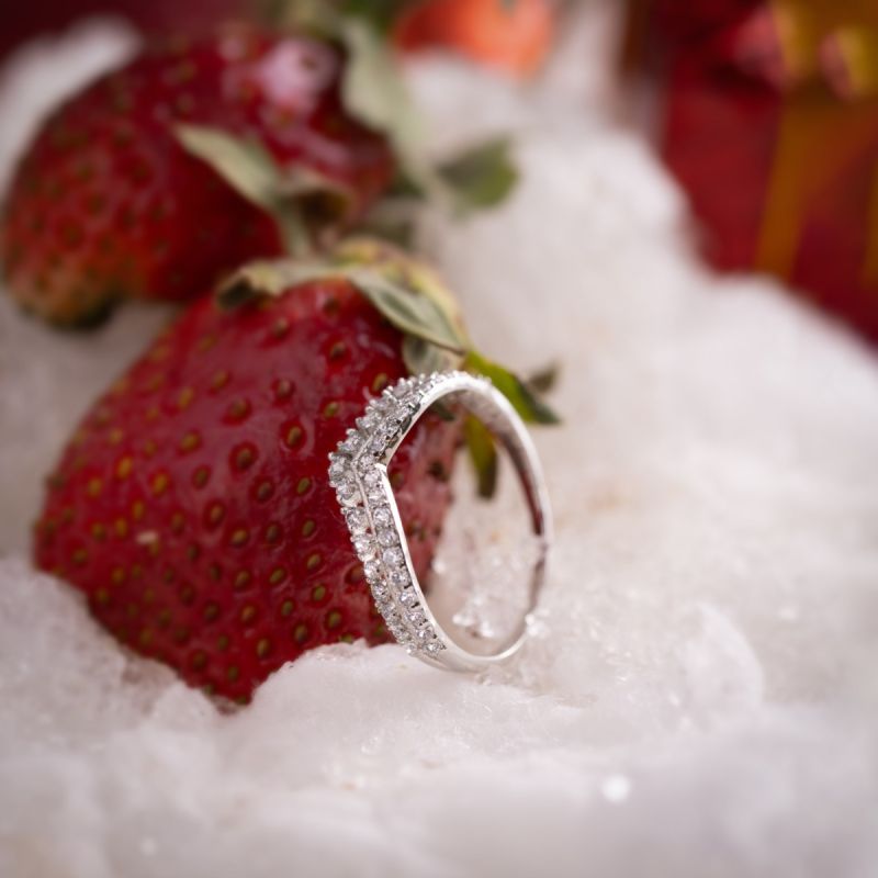 Minimal Curve Sparkle Ring