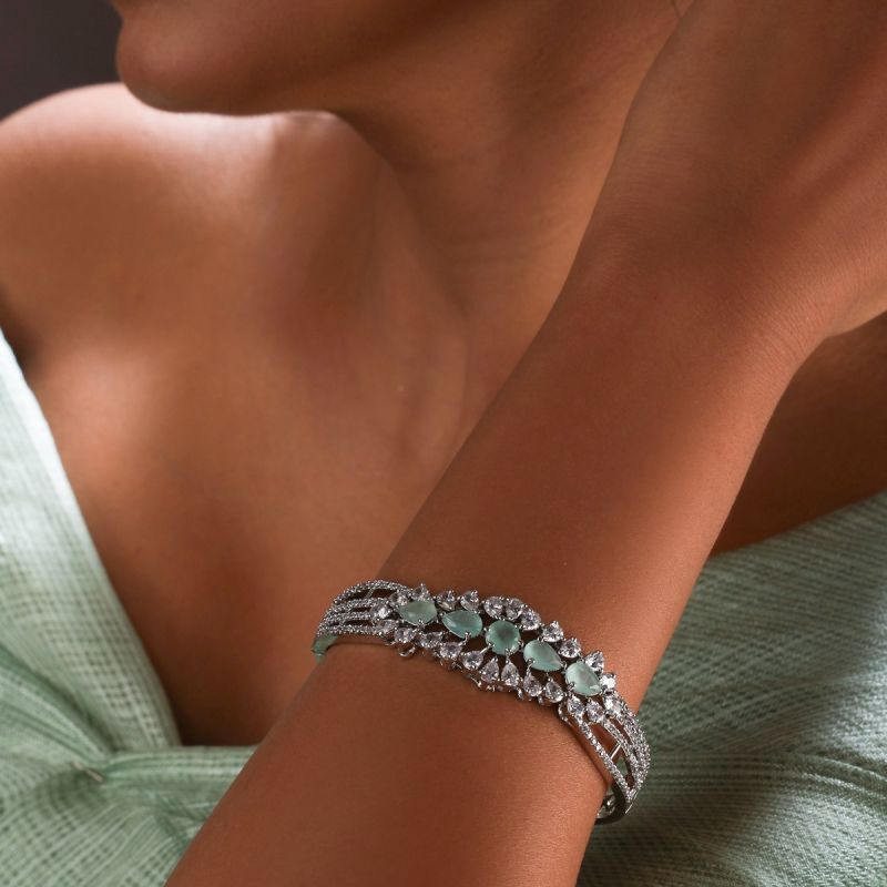 Dazzle and Glow Bracelet