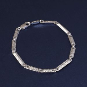 Jewellery for Everyone: Timeless Pieces That Go Beyond Gender