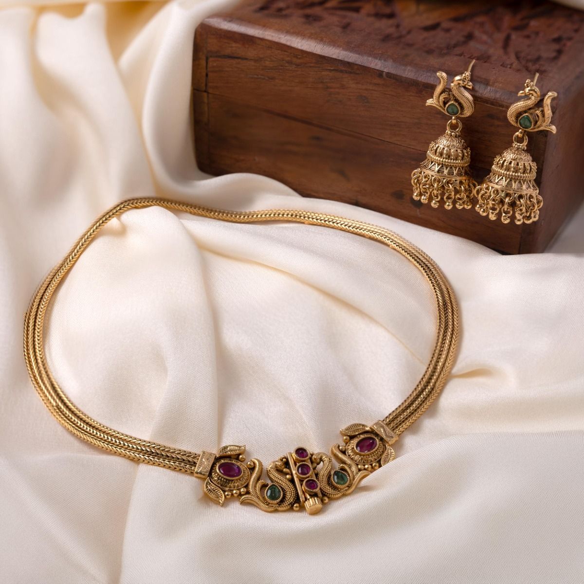 The Regal Edit Necklace Set