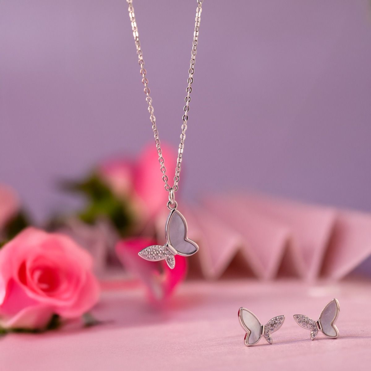 Lightweight Jewellery for Every Occasion: From Office Wear to Festive Looks 